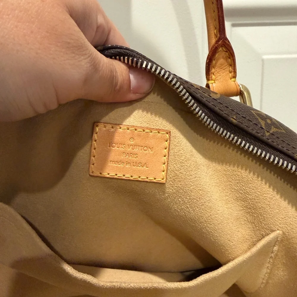 Louis Vuitton LV Monogram Manhattan PM